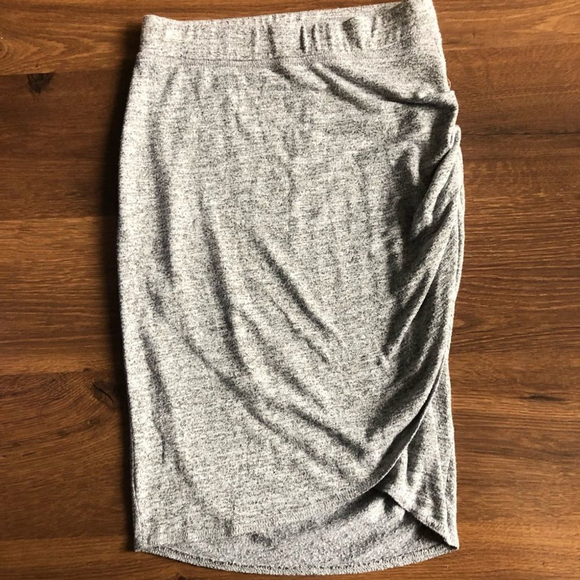 Aritzia Dresses & Skirts - Aritzia Wilfred Free Tyre Skirt